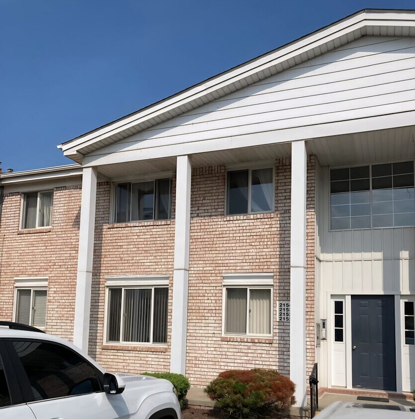 Foto del edificio - St Clair Shores 2 bedroom condo