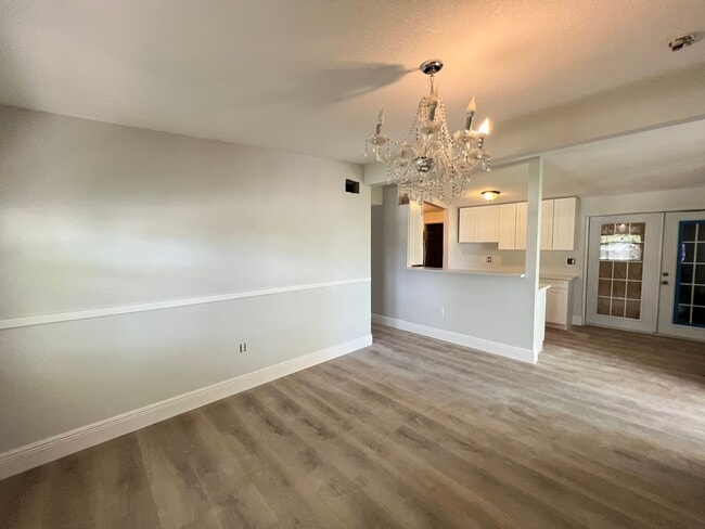 Photo - 6511 Seminole Dr Apartment