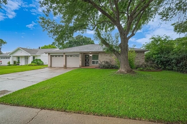 Building Photo - 10015 Sageyork Dr