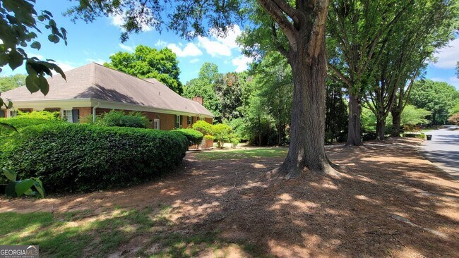 Foto del edificio - 5005 Johns Creek Ct