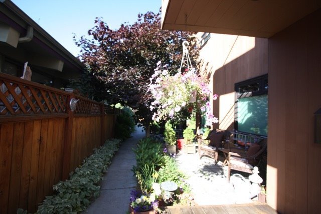 Foto del edificio - Gorgeous 2 Bedroom Downtown Top Floor Condo!