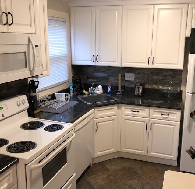 Granite kitchens - 20 Hobart Ln Apartments