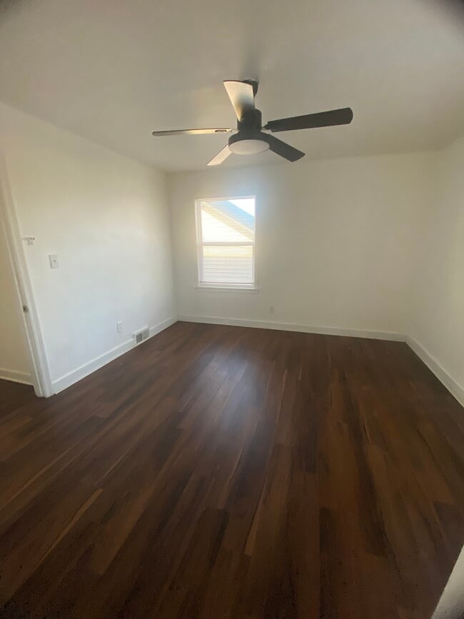 Foto del edificio - 4013 Taylor Blvd