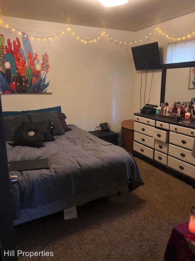 Building Photo - 4 br, 2 bath Room For Rent - 318 W 7th Street