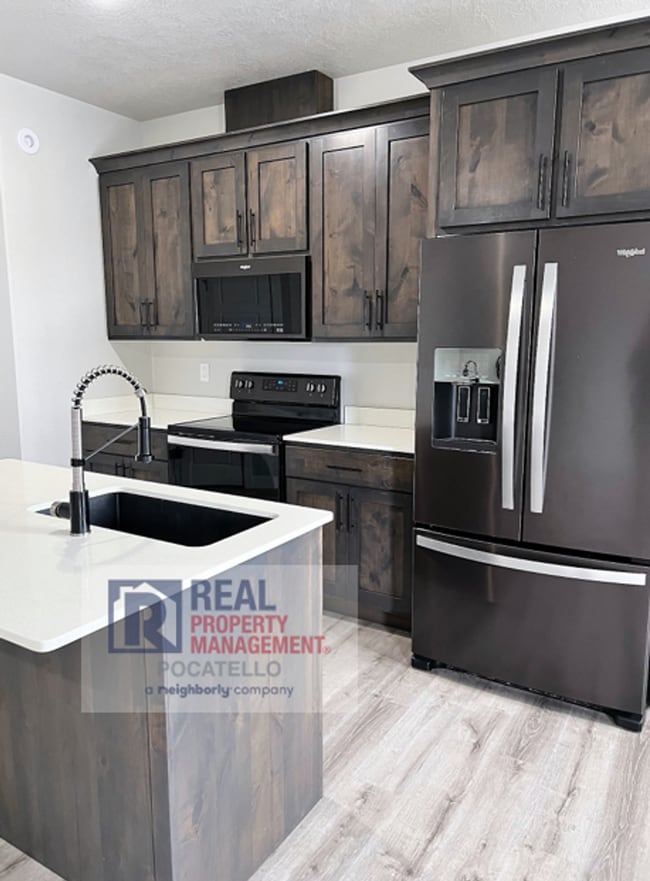 Building Photo - 3 Bedroom 2.5 Bathroom Town Home - 1 Car G...
