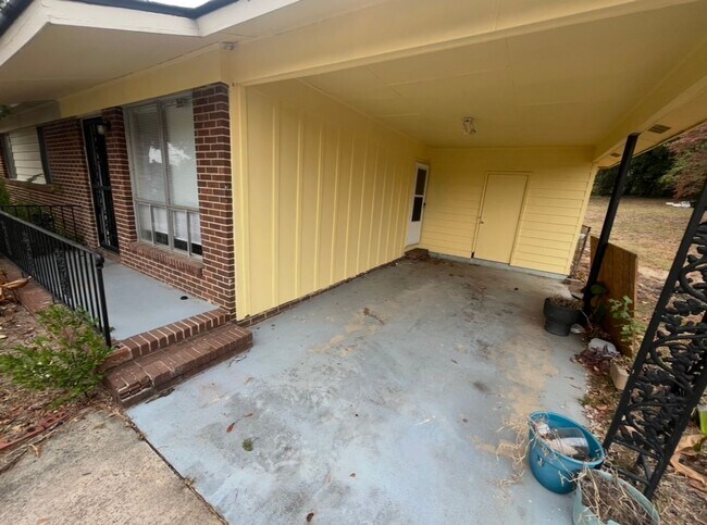 Foto del edificio - 2723 Glenn Hills Ct