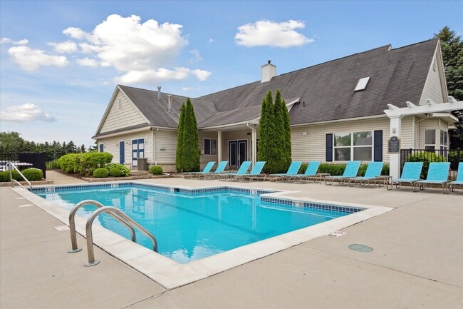 Building Photo - Quail Hollow at the Lakes