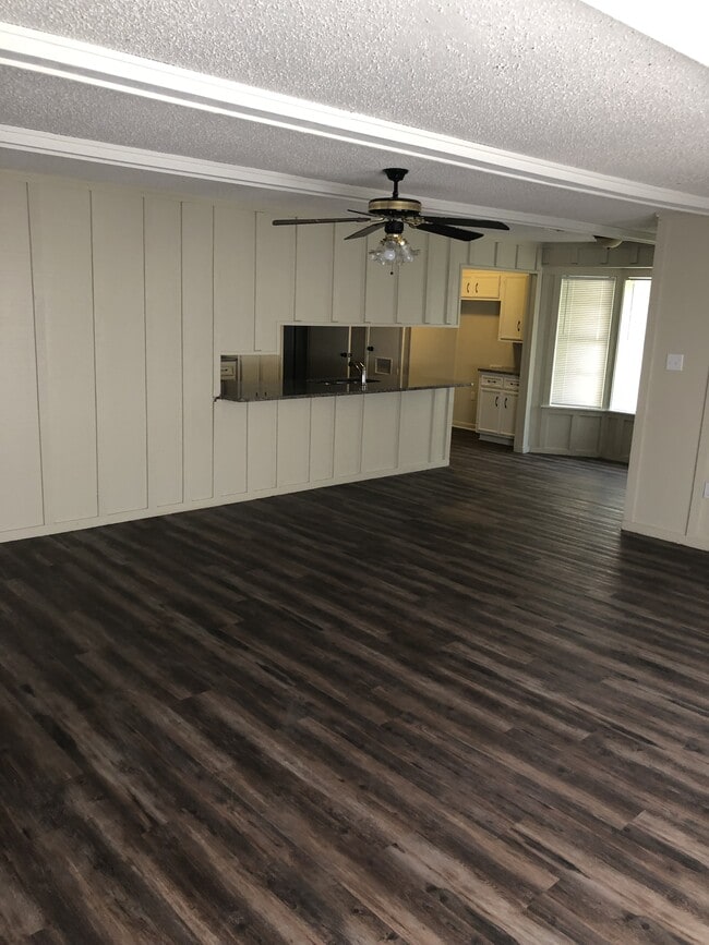 Building Photo - 9800 Dollarway Rd