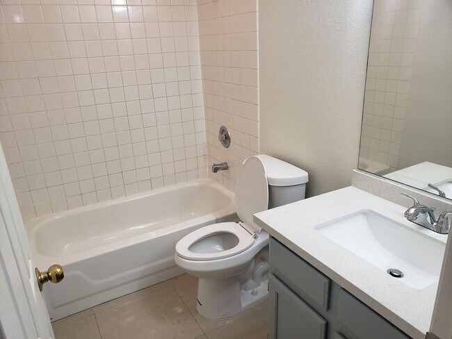 Building Photo - 2324 High Uintas Dr