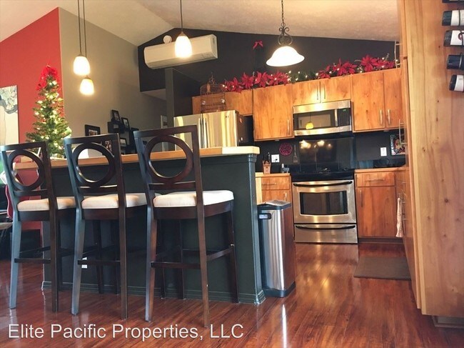 Building Photo - 3 br, 3 bath House - 15-1429 9th Avenue