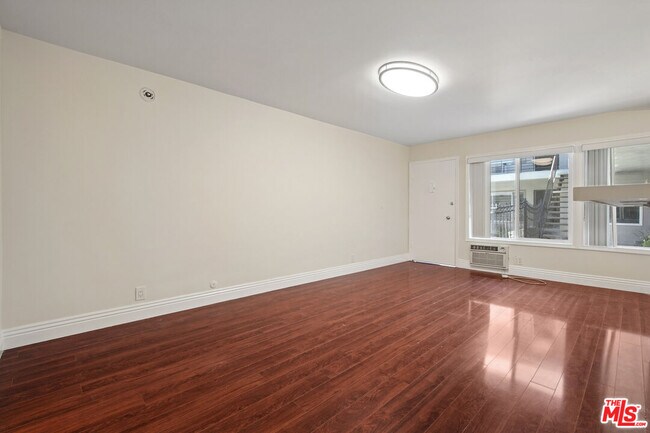 Foto del edificio - 1220 N Ogden Dr
