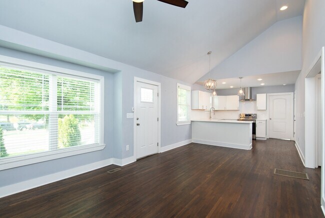 Building Photo - Charming 1950's East Nashville Bungalow Wi...