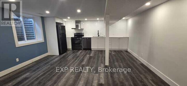 Building Photo - 96 Geneva Crescent