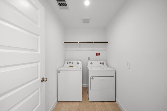 Foto del edificio - 3819 Pierce Pl Ln