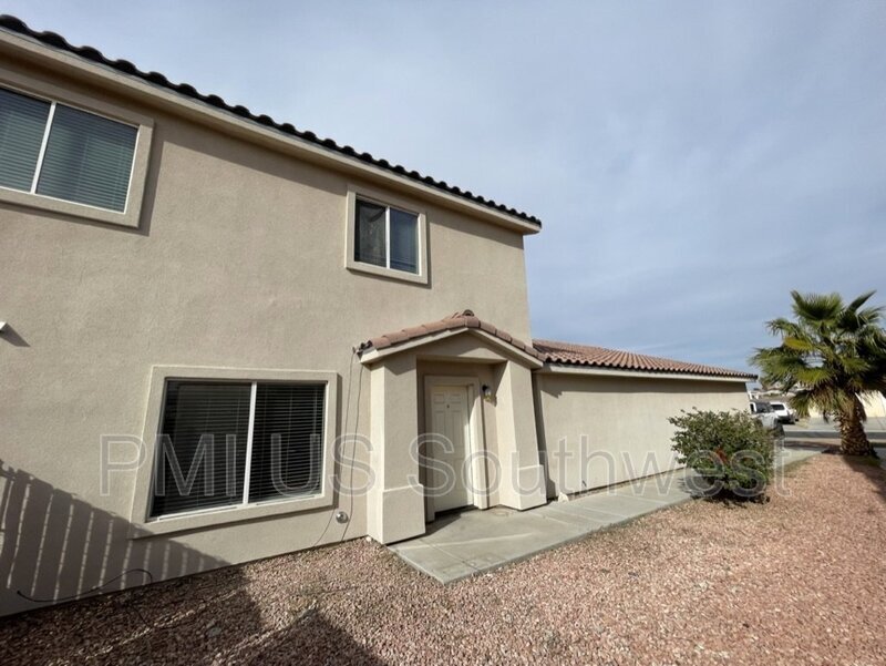 384 Anna Cir Unit B, Bullhead City, AZ 86442 Condo for Rent in