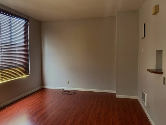 Foto del edificio - 2220 Pine St