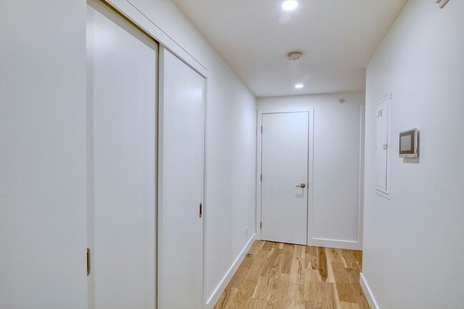 Building Photo - 3460 Rue Peel