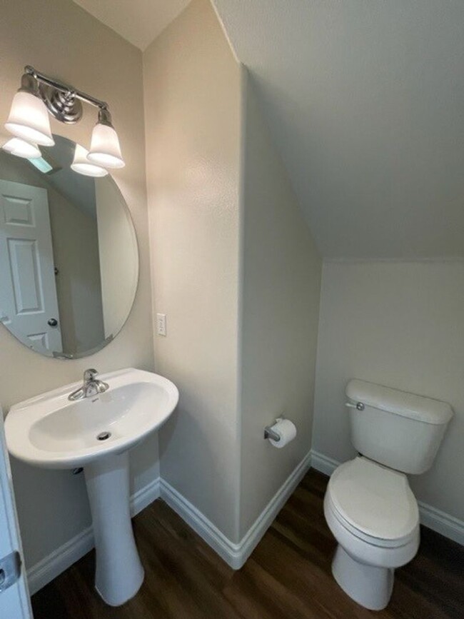 Building Photo - 67 Calle Cataluna Camarillo, CA 93021