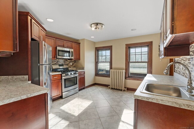 Building Photo - 117 Whitney St