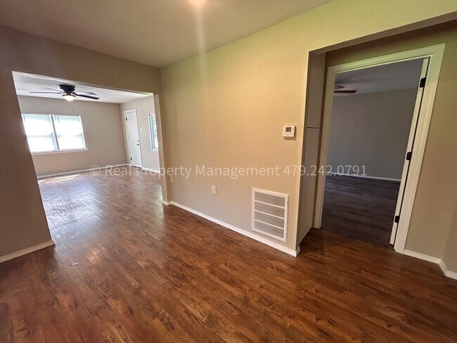 Foto del edificio - 500 Gillette Ave