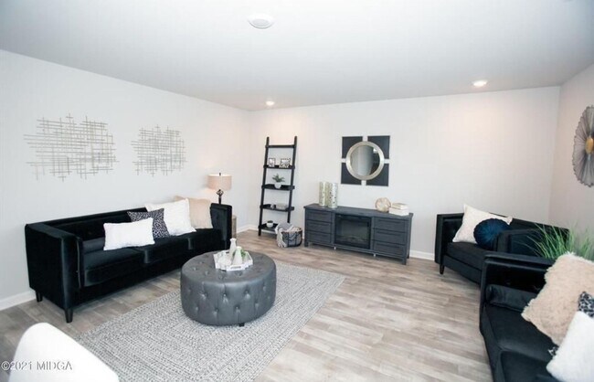 Foto del edificio - 178 Goodall Woods Dr