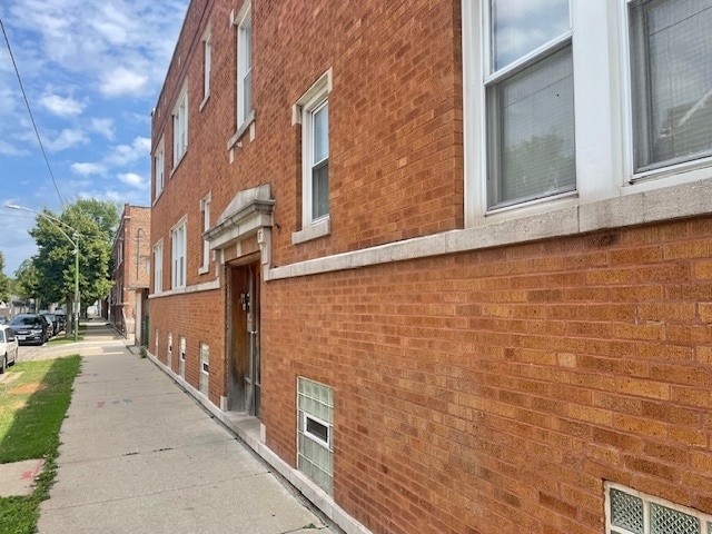 Building Photo - 3925 W Wellington Ave