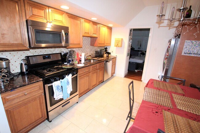 Foto del edificio - 3 bedroom 2 bath apartment in south broad street