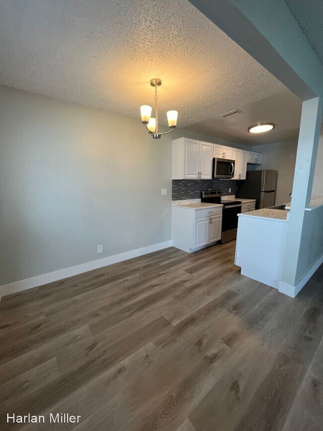 Building Photo - 2 br, 1 bath House - 910 E TIFFANY DR #2