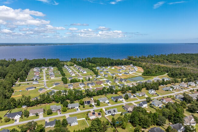 The neighborhoods of Havelock are situated along the Neuse River.