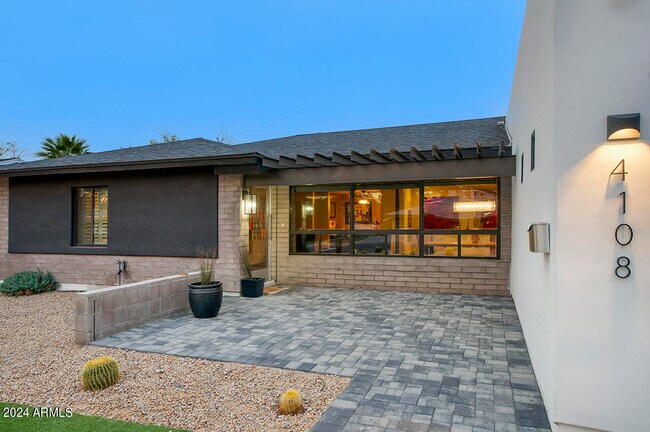 Building Photo - 4108 E Mitchell Dr