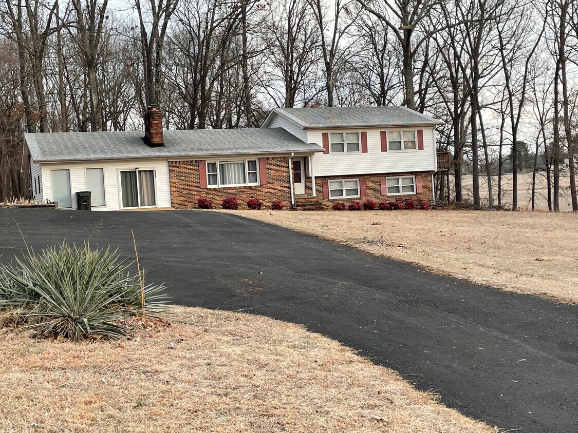 Primary Photo - 3135 McLemoresville Rd