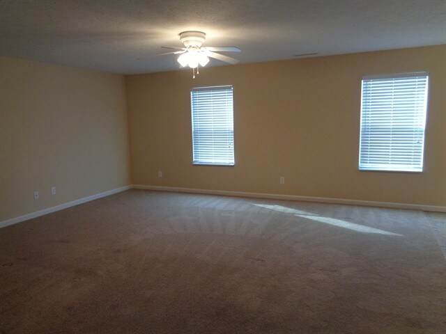 Building Photo - 1570 Lavender Lane