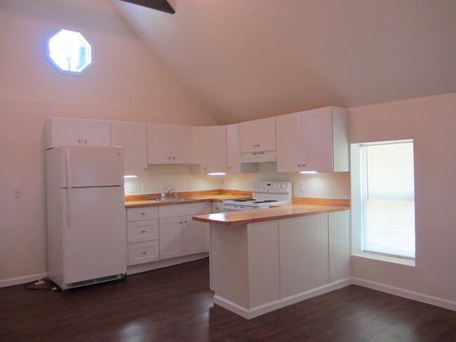 Building Photo - 1610 Sinclair Ln