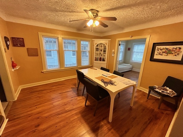 Dining room - 2933 E Derbyshire Rd