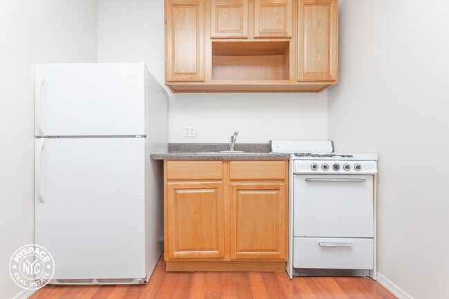 Foto del edificio - 793 Franklin Ave