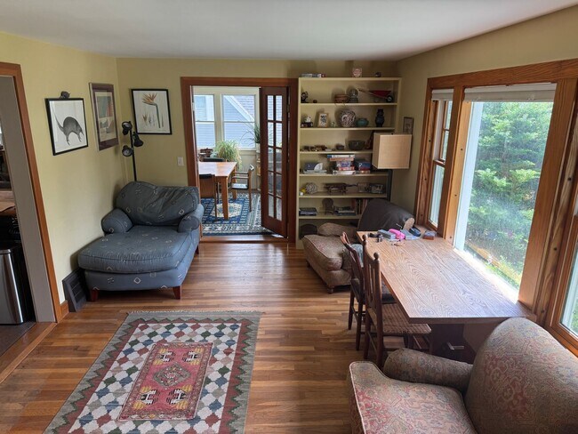 Foto del edificio - Furnished 3 bedroom home in Lebanon