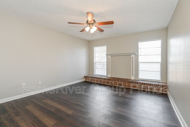 Foto del edificio - 8945 Sandusky Ave S