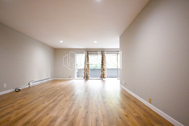 Building Photo - 151 Buckingham Dr