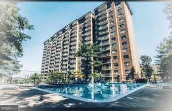 Building Photo - 2059 Huntington Ave