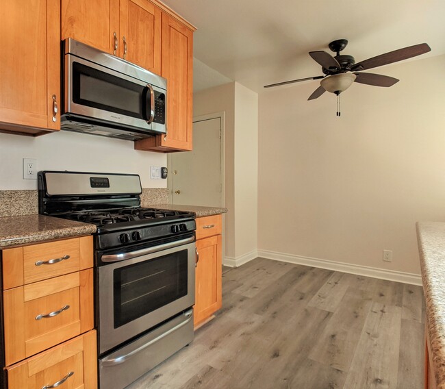 Kitchen / Dining - 8933 Cadillac Ave