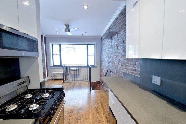 Foto del edificio - 410 E 13th St