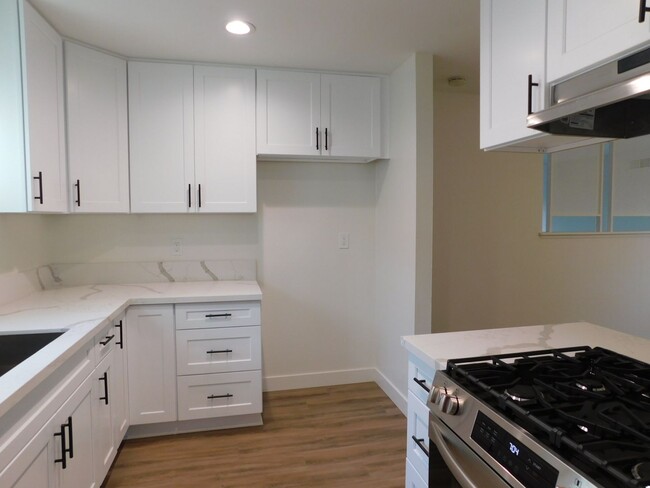 Building Photo - Newly remodeled 4-bedroom 2-bathroom Singl...