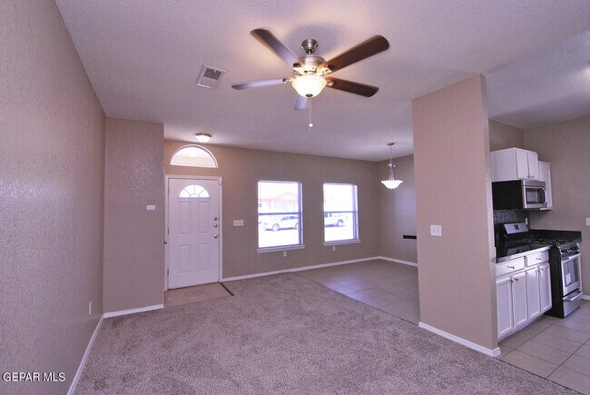Building Photo - 14344 Venecia Dr