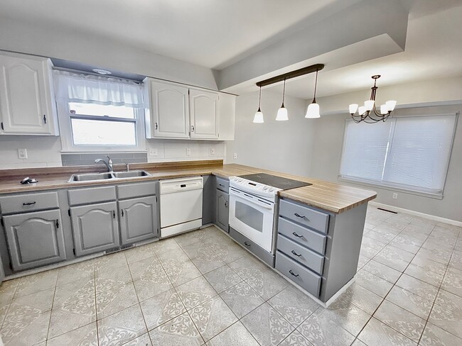 Building Photo - LEASING
