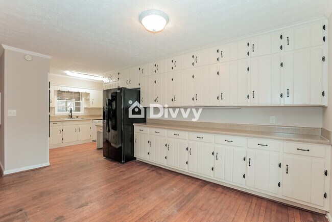 Building Photo - 211 Indian Creek Dr, Monroe, GA 30655