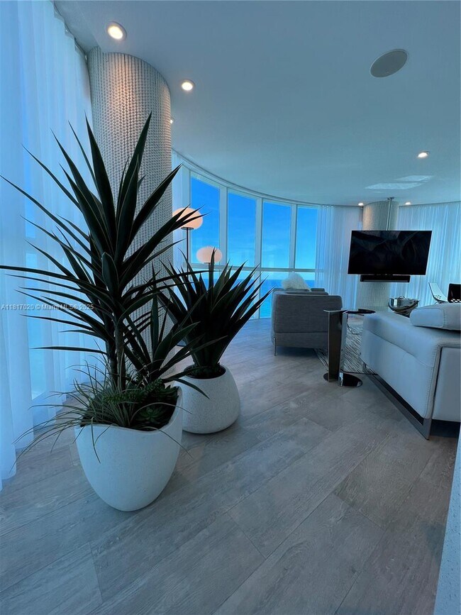 Foto del edificio - 6301 Collins Ave