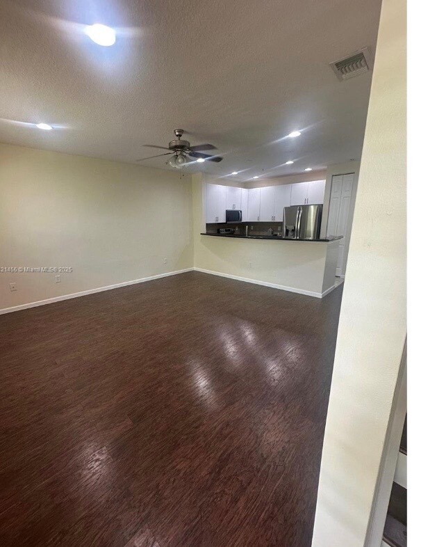 Foto del edificio - 3924 Passion Flower Rd