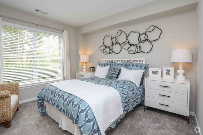 2BR, 2BA - 1,059 SF - The Point at Herndon
