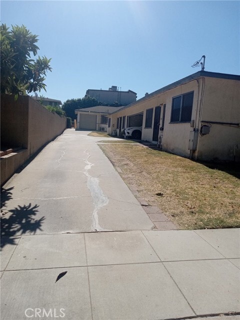 Building Photo - 713 S Almansor St