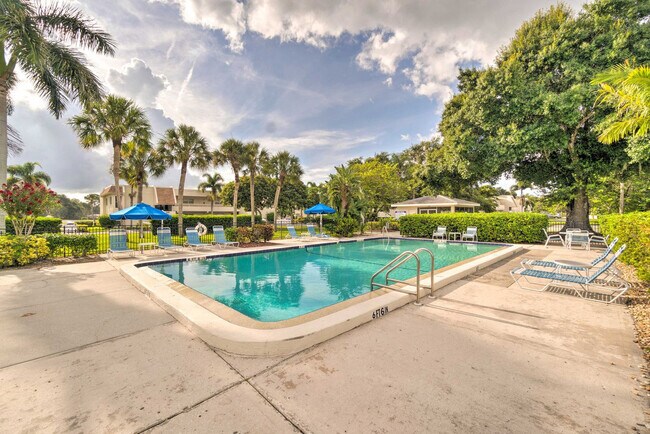 Building Photo - 7452 W Country Club Dr N